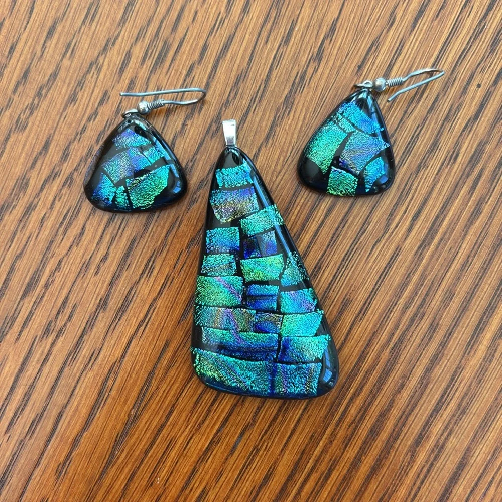 Pendants with matching earrings - Picture 2 of 6